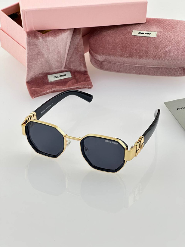 عینک آفتابی زنانه از برند MIU MIU/ طراحی شیک با لنز UV400/ کد ۰۶۳